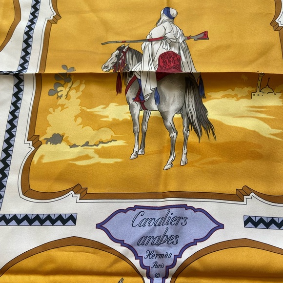 VINTAGE HERMÈS SCARF - Picture 2 of 5